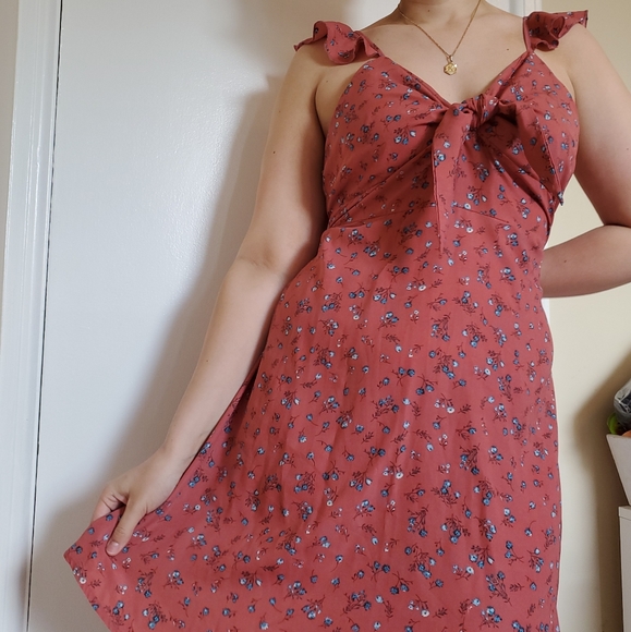*SOLD* Floral dress - Picture 2 of 4